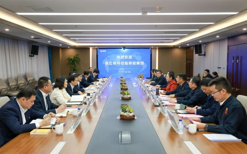 荣程集团董事会主席张荣华与中国工商银行天津分行党委书记、行长储成龙座谈交流