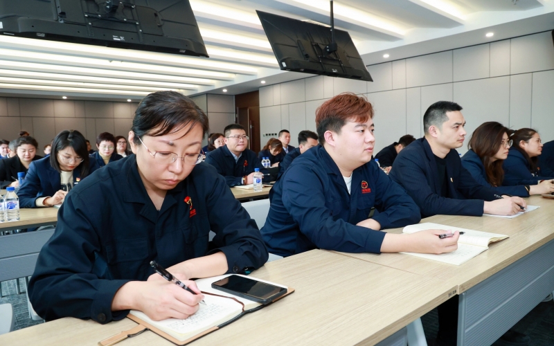 荣程集团举行深入学习贯彻民营企业座谈会和全国两会精神宣讲报告会